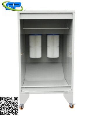 Buồng Phun Sơn Tĩnh Điện Buồng thu hồi sơn tĩnh điện là thiết bị quan trọng trong hệ thống sơn công nghiệp, hỗ trợ thu gom bụi sơn dư thừa và lọc không khí hiệu quả. Sản phẩm được trang bị hệ thống lọc cartridge chất lượng cao, giúp tiết kiệm sơn, giảm ô nhiễm môi trường và nâng cao chất lượng sản xuất. Thiết kế bền bỉ, vận hành ổn định và phù hợp cho xưởng cơ khí, nội thất, kim loại, ô tô và nhiều ngành công nghiệp khác. Buồng thu hồi sơn giúp tối ưu chi phí vận hành và đảm bảo môi trường làm việc an toàn, sạch sẽ.